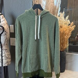 FEAT UNISEX IGUANA BLANKET BLEND HOODIE.